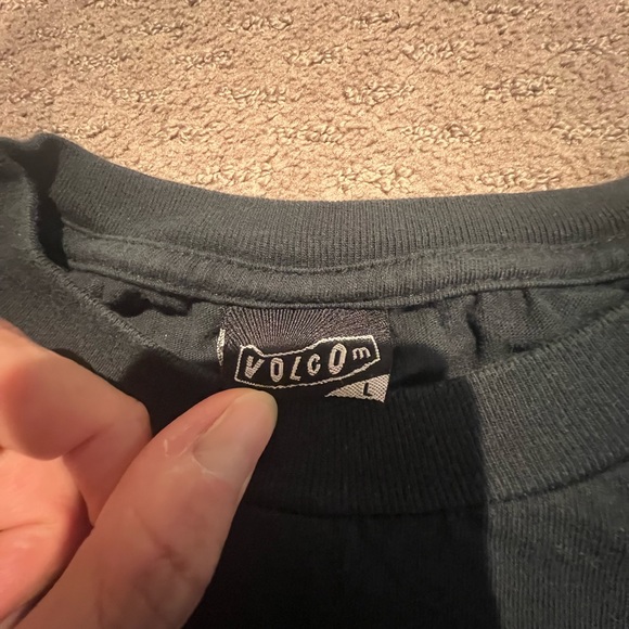 Vintage 2000’s Volcom Long Sleeve T-Shirt Lrg - Picture 2 of 2